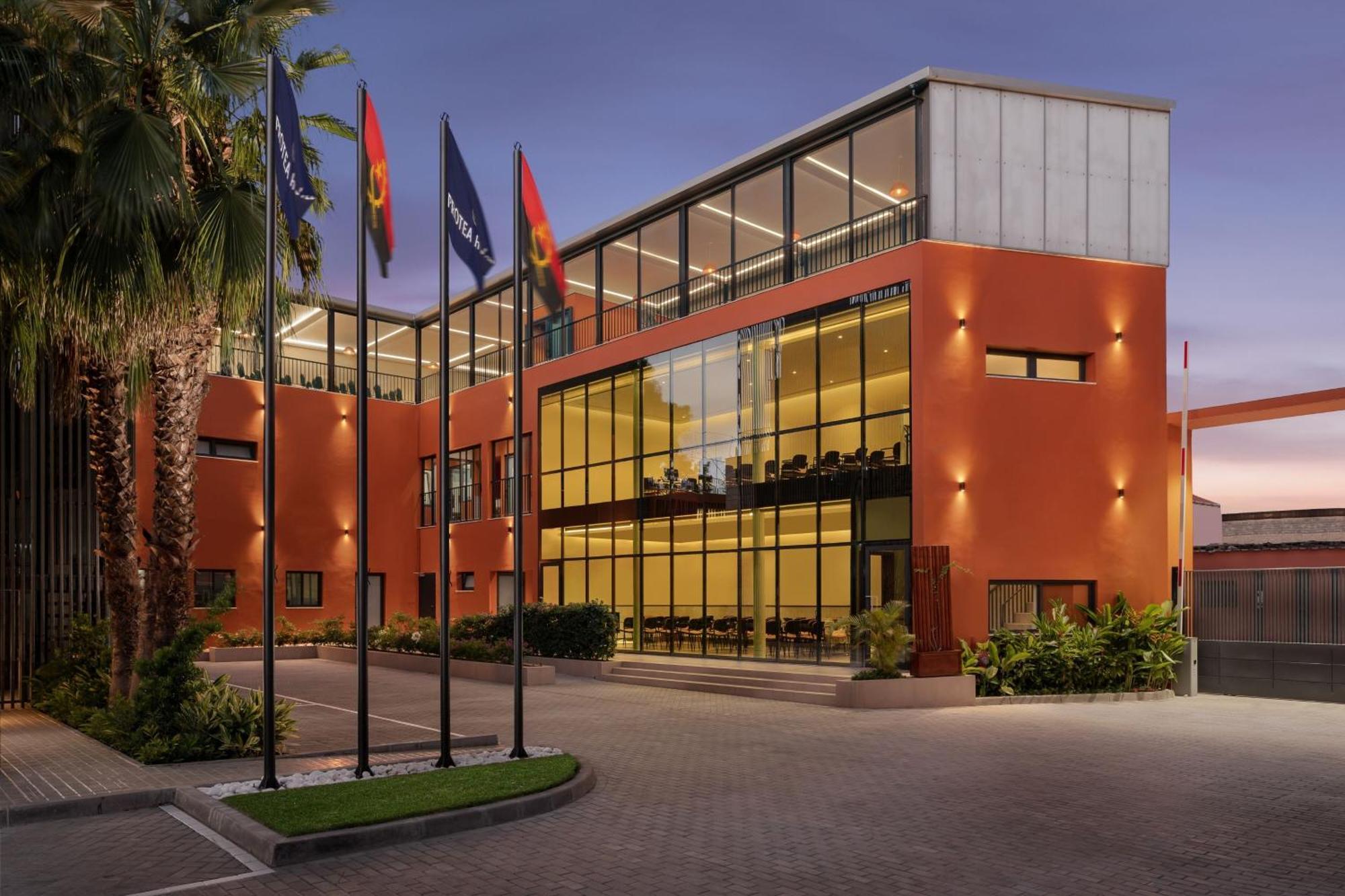 Protea Hotel By Marriott Luanda Buitenkant foto