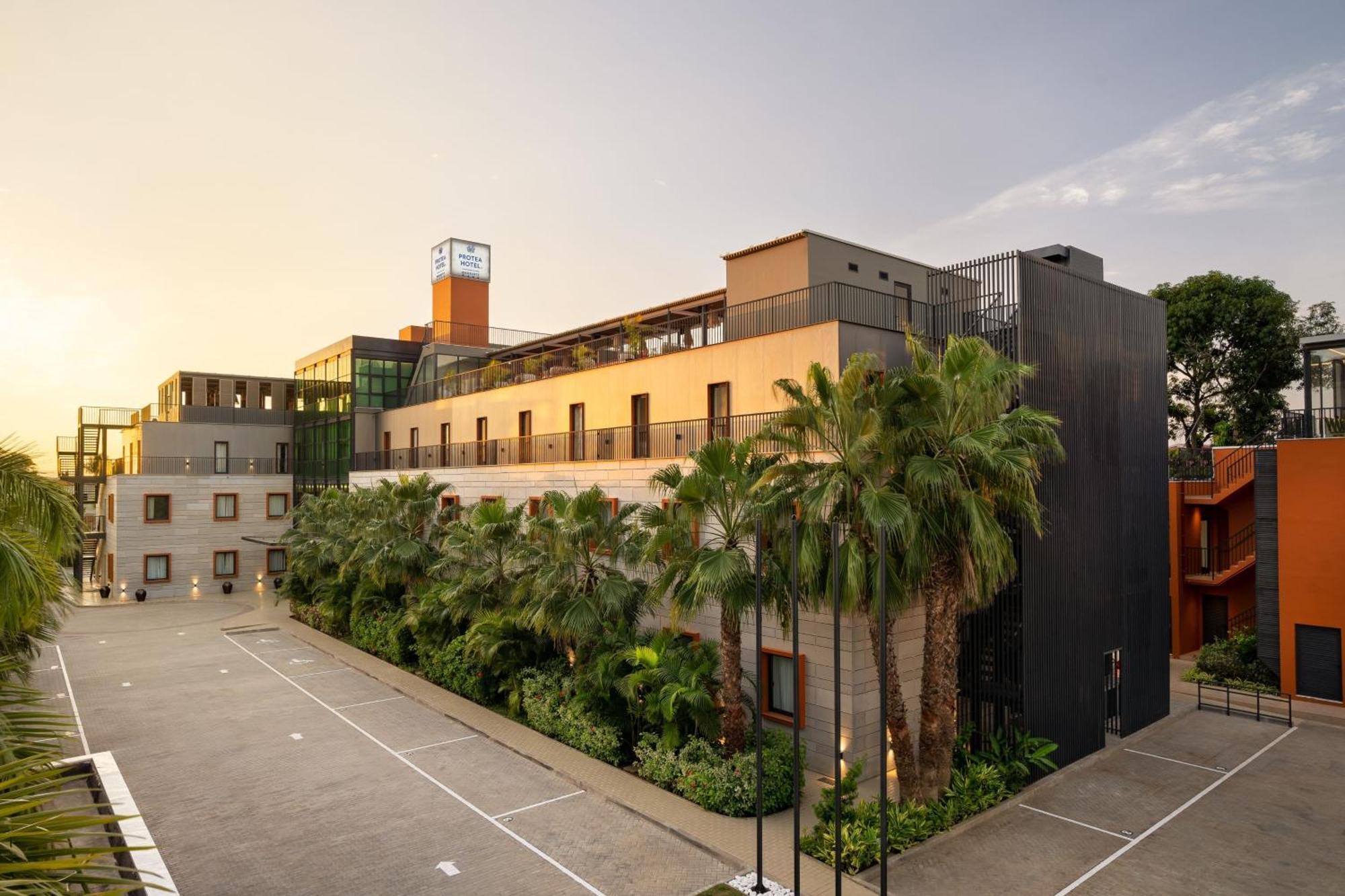 Protea Hotel By Marriott Luanda Buitenkant foto
