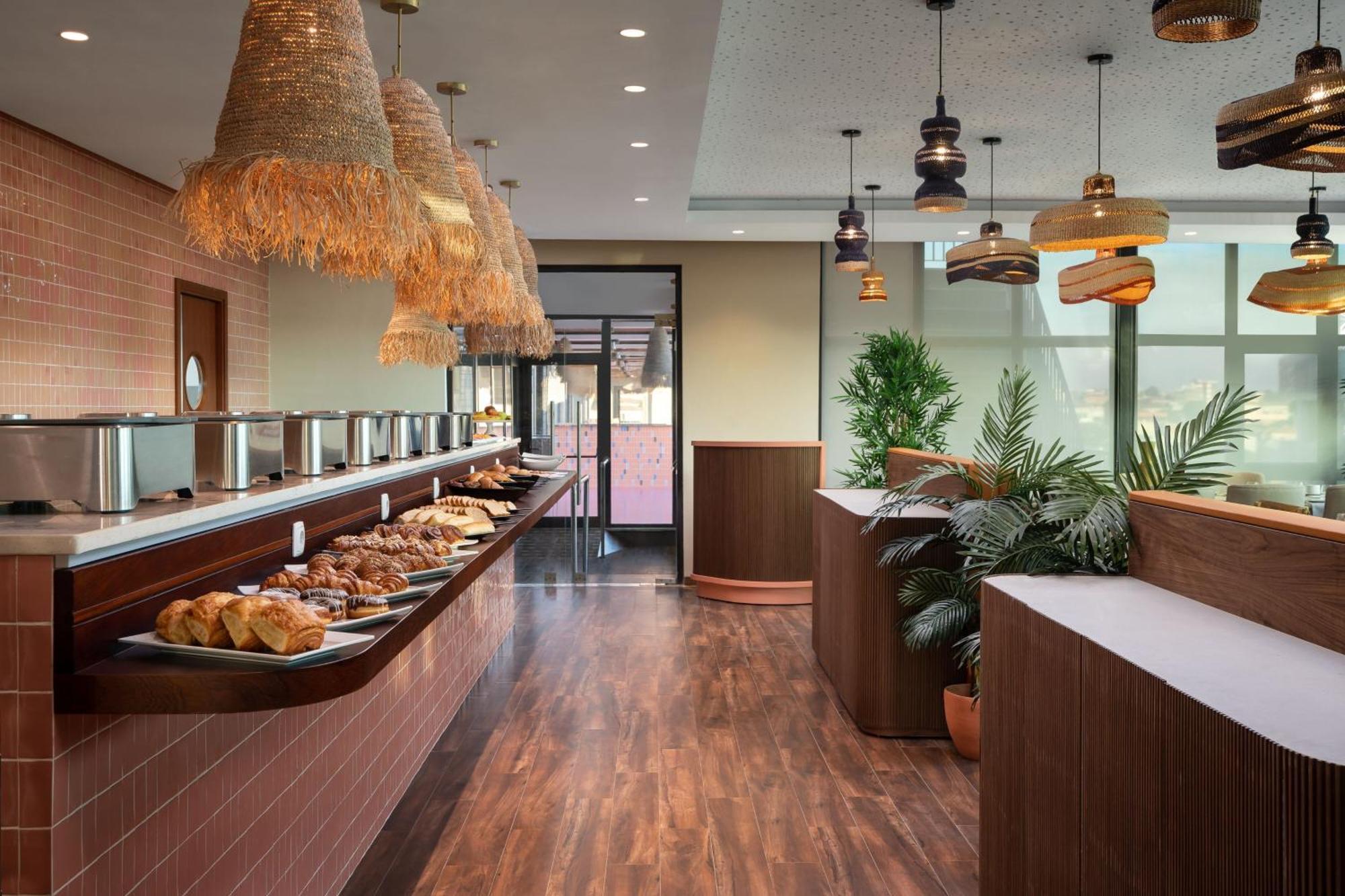 Protea Hotel By Marriott Luanda Buitenkant foto