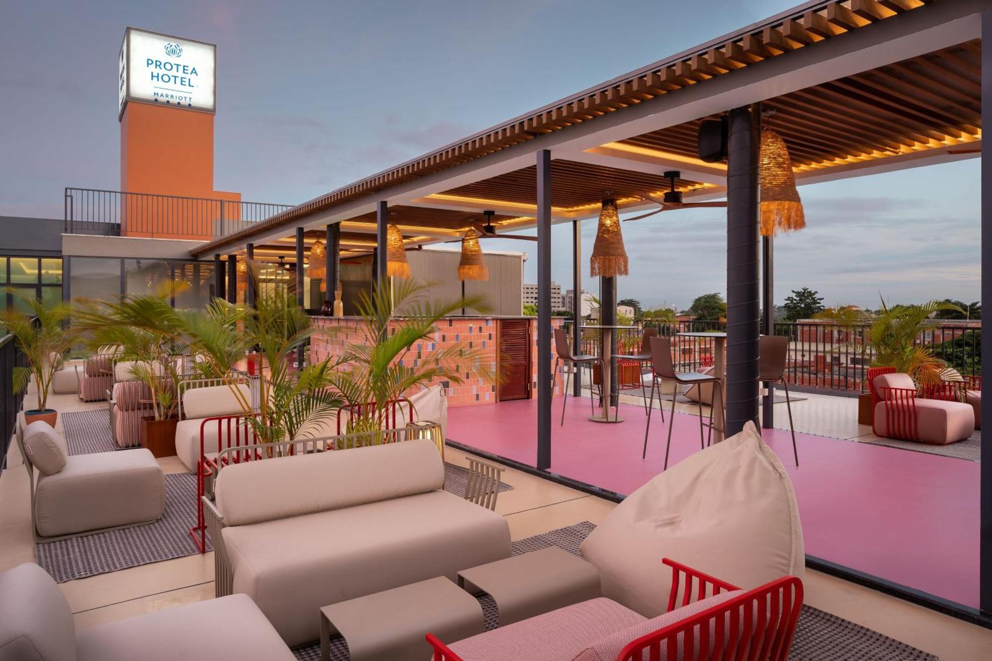 Protea Hotel By Marriott Luanda Buitenkant foto